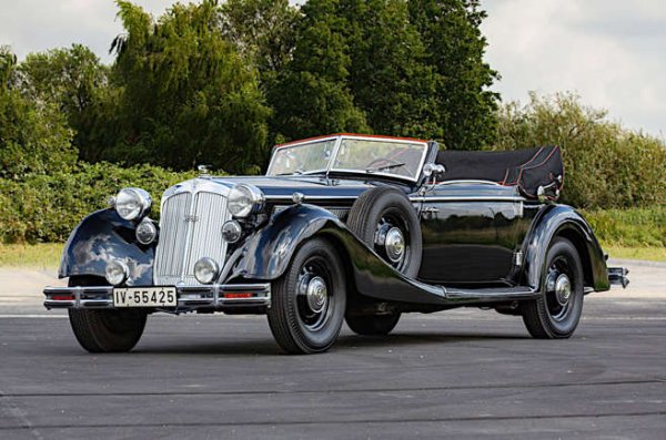 Кръстен на Август Хорх, който се скарал с колегите си няколко години след създаването на компанията и тръгва да създава друга, наречена .. Audi. Horch &ndash; фирмата, става специалист в луксозните превозни средства като 853 Cabriolet от 1937 година на снимката. Прекрасен автомобил, но по-малко успешен отколкото DKW с много по-малките си и по-евтини коли. 

Придобит от DKW през 1932 година като част от мултимарковата консолидация, известна като Auto Union. В първоначалния си вид Auto Union се разпада след Втората световна война и Horch не се възражда в мирно време.

Името обаче е върнато през 21-ви век за много луксозното Audi A8L Horch, най-дългата кола, която марката някога е пускала в производство.